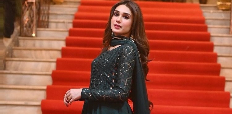 Hina Tariq drops BTS pictures from sets of ‘Naqaab’ Hina Tariq drops BTS pictures from sets of ‘Naqaab’