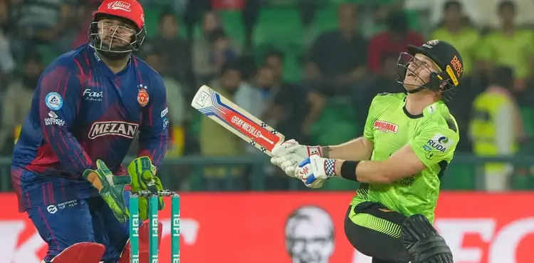 Qalandars set 210-run target for United Qalandars set 210-run target for United