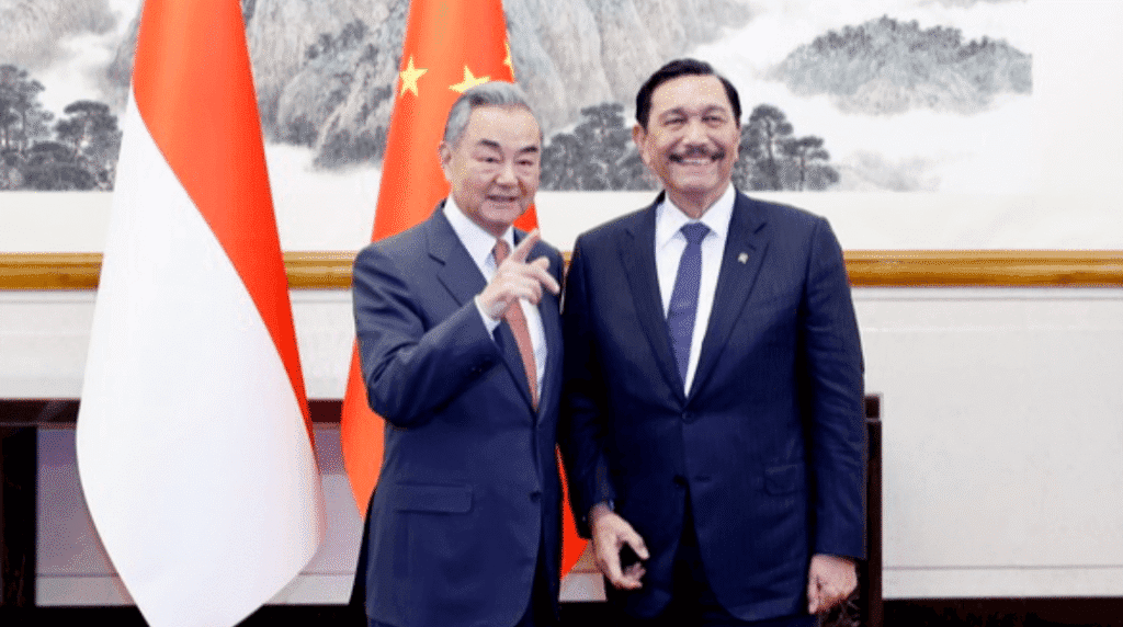Chinese Foreign Minister Meets Indonesian Economic Council Chairman to Boost Bilateral Cooperation