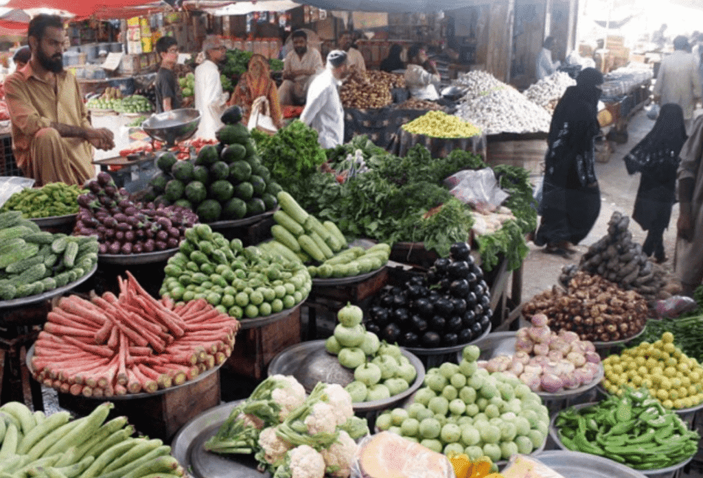 Lahore Residents Struggle with Skyrocketing Prices for Vegetables, Fruits, and Chicken Lahore Residents Struggle with Skyrocketing Prices for Vegetables, Fruits, and Chicken