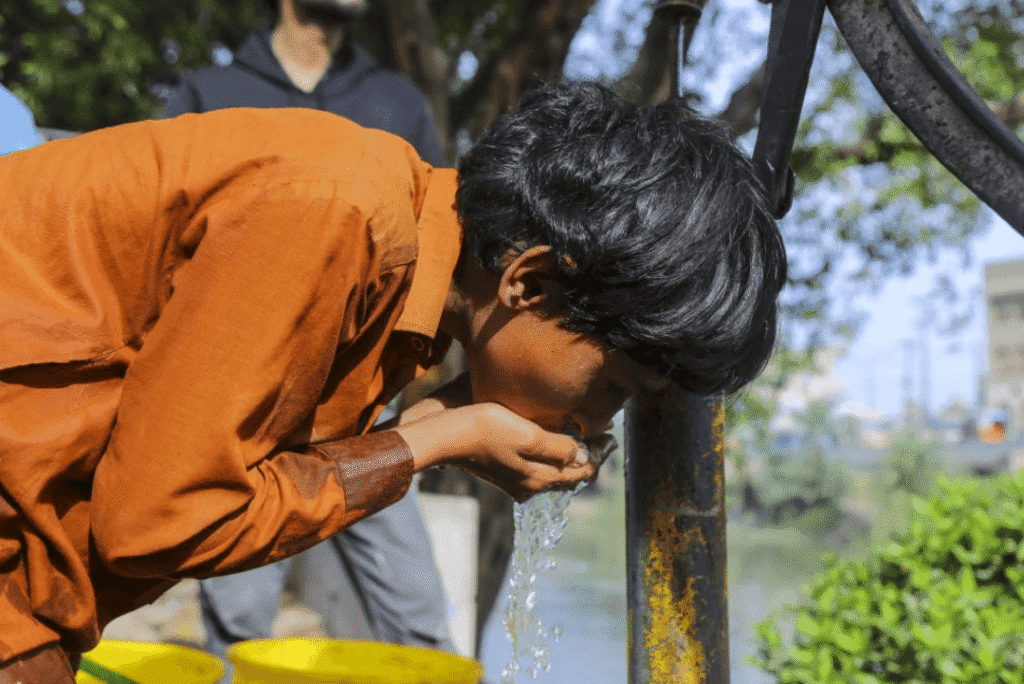Pakistan Faces Harsher and Prolonged Summers as Climate Change Takes Its Toll Pakistan Faces Harsher and Prolonged Summers as Climate Change Takes Its Toll