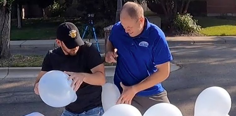 In a blink: 100 balloon bursts In a blink: 100 balloon bursts