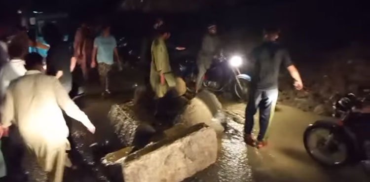 Heavy rains trigger landslide in Karachi Heavy rains trigger landslide in Karachi