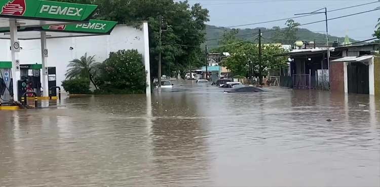 Heavy rains flood Mexico towns, leave nearly 130 dead or missing Heavy rains flood Mexico towns, leave nearly 130 dead or missing