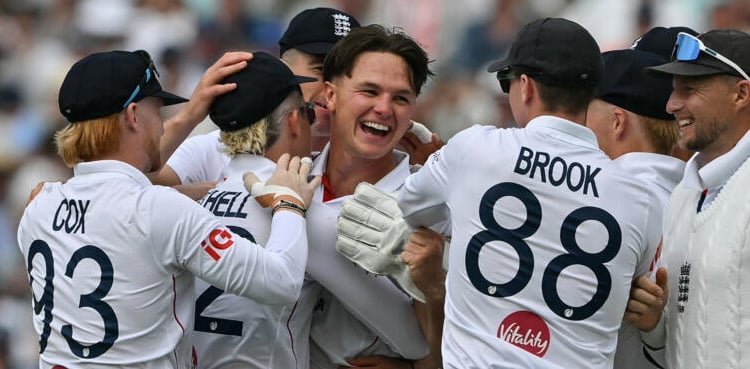 Blundell, Phillips lead New Zealand recovery against England