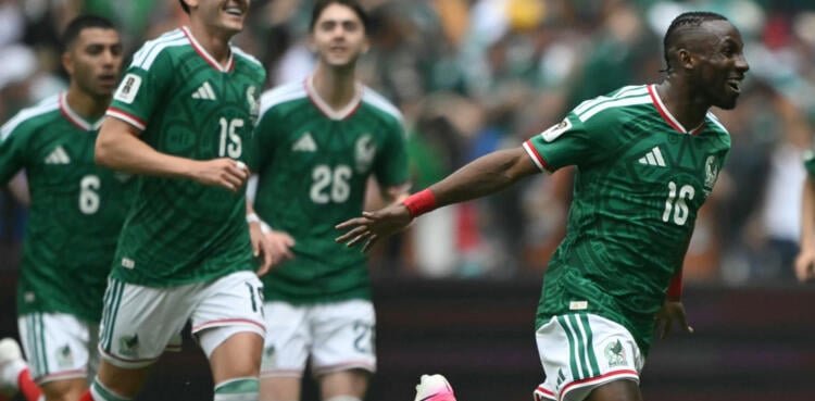 Mexico beat South Africa to kick off World Cup