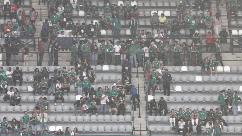 Mexico-England World Cup match delayed one hour