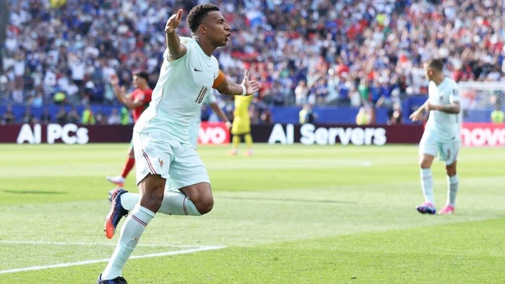 France beat Morocco to move into World Cup semi-finals