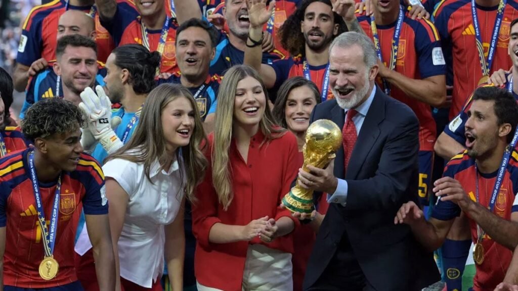 Spain’s Princesses join national team in lifting FIFA World Cup trophy