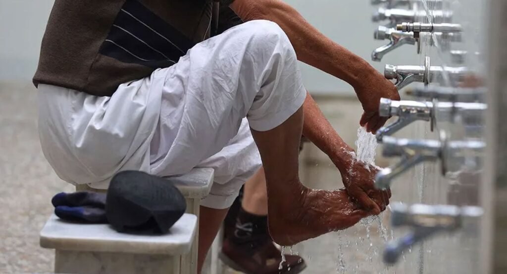 Texas seeks federal probe of airport ablution facilities, Muslim group denounces move