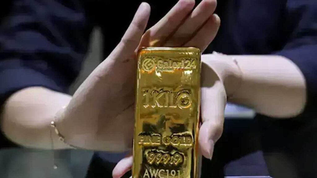 Gold prices witness sharp drop in Pakistan as oil prices rise